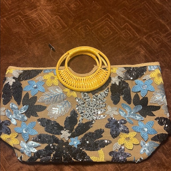 Handbags - NWT Floral Embroidery tote with wooden Handle